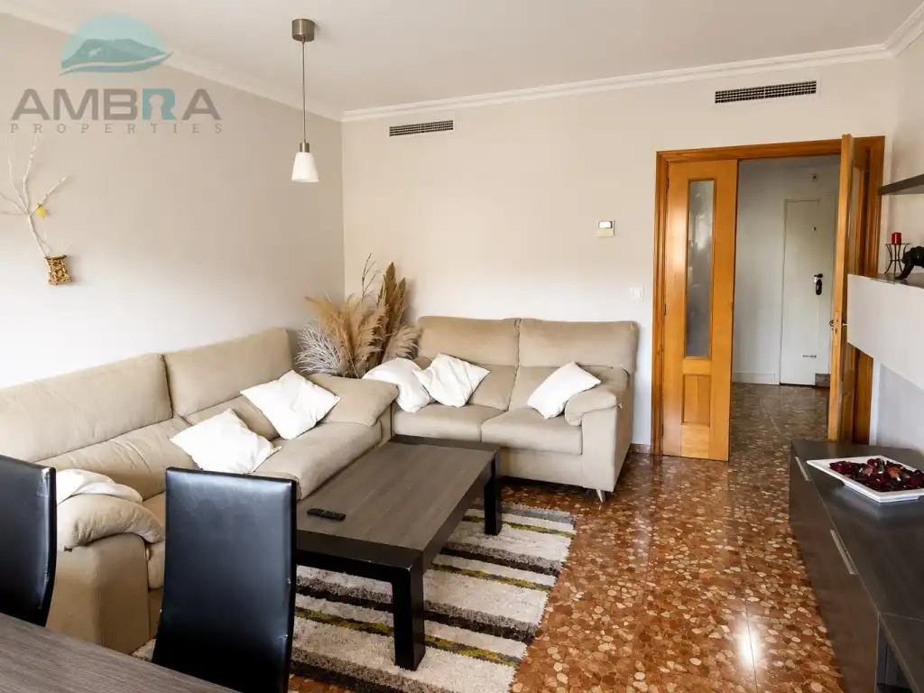 Flat with terrace for sale in Avenida Valencia