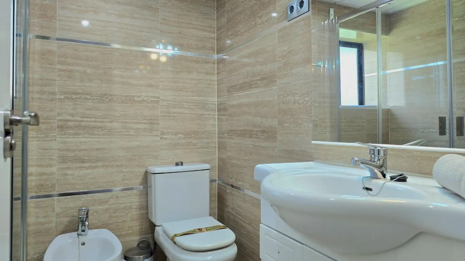 Badezimmer von Wohnungen zum Verkauf in Torremolinos mit Privatgarten, Möbliert und Gemeinschaftspool