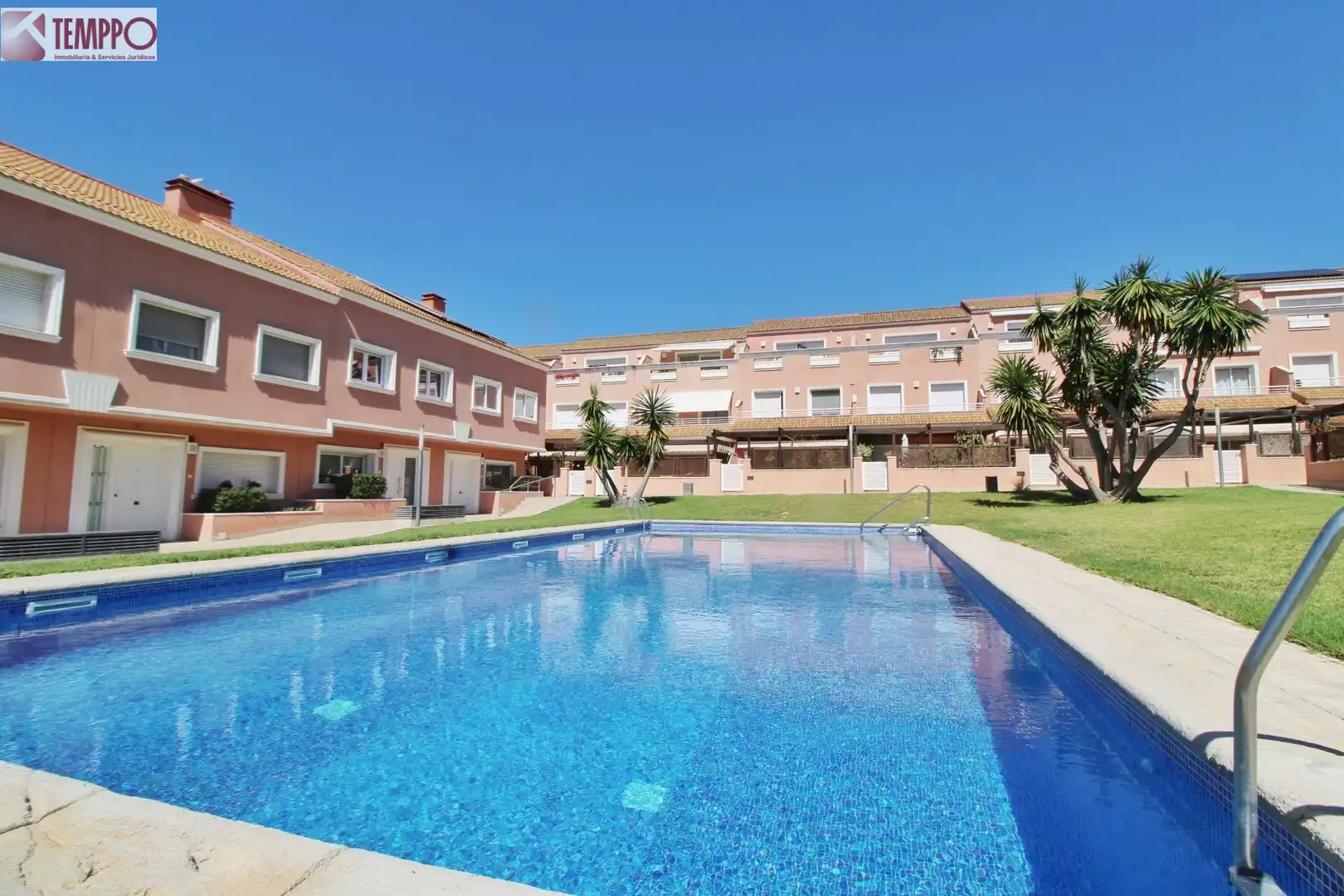 Piscina de Casa adosada en venda en El Vendrell amb Calefacció, Jardí privat i Terrassa