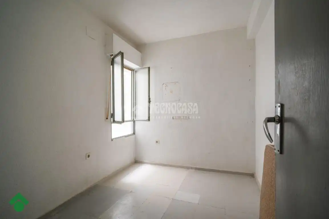 Bedroom of Flat for sale in Córdoba  with Air Conditioner and Balcony