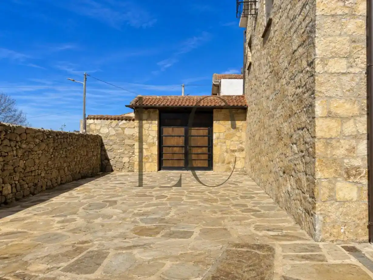 Vista exterior de Piso en venta en La Tala con Jardín privado, Trastero y Amueblado