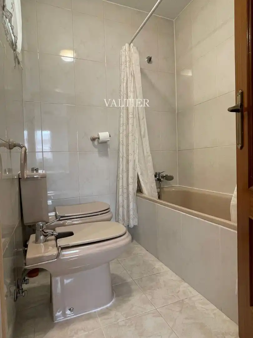 Bathroom of Attic for rent in Madrid  with Air Conditioner, Terrace and Furnished
