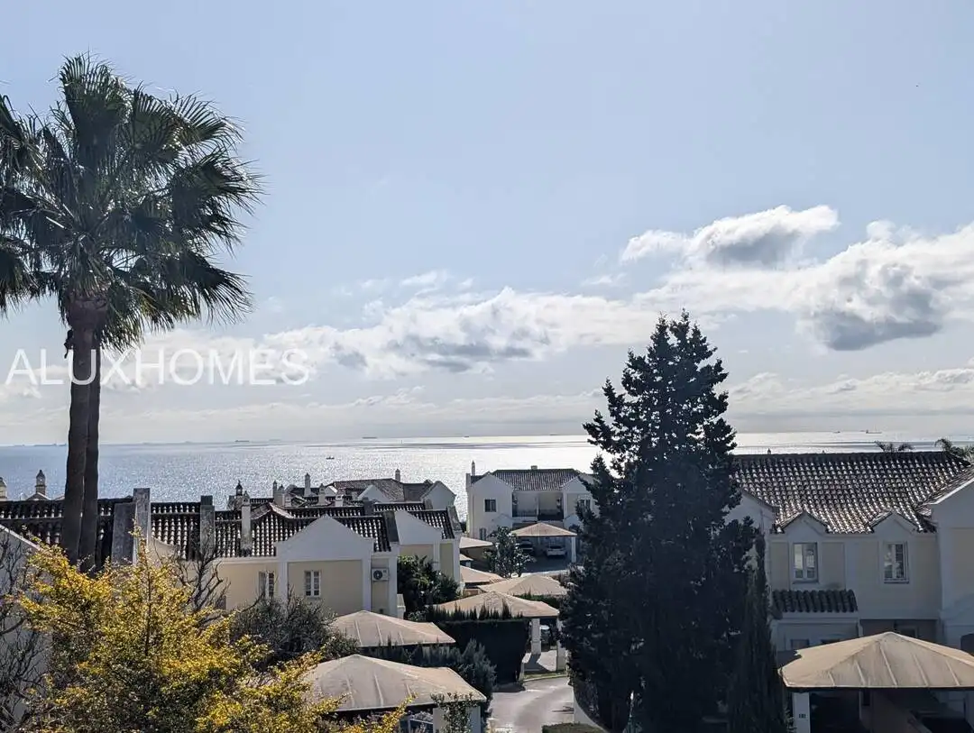 Vista exterior de Casa o chalet en venta en La Alcaidesa con Aire acondicionado, Calefacción y Jardín privado
