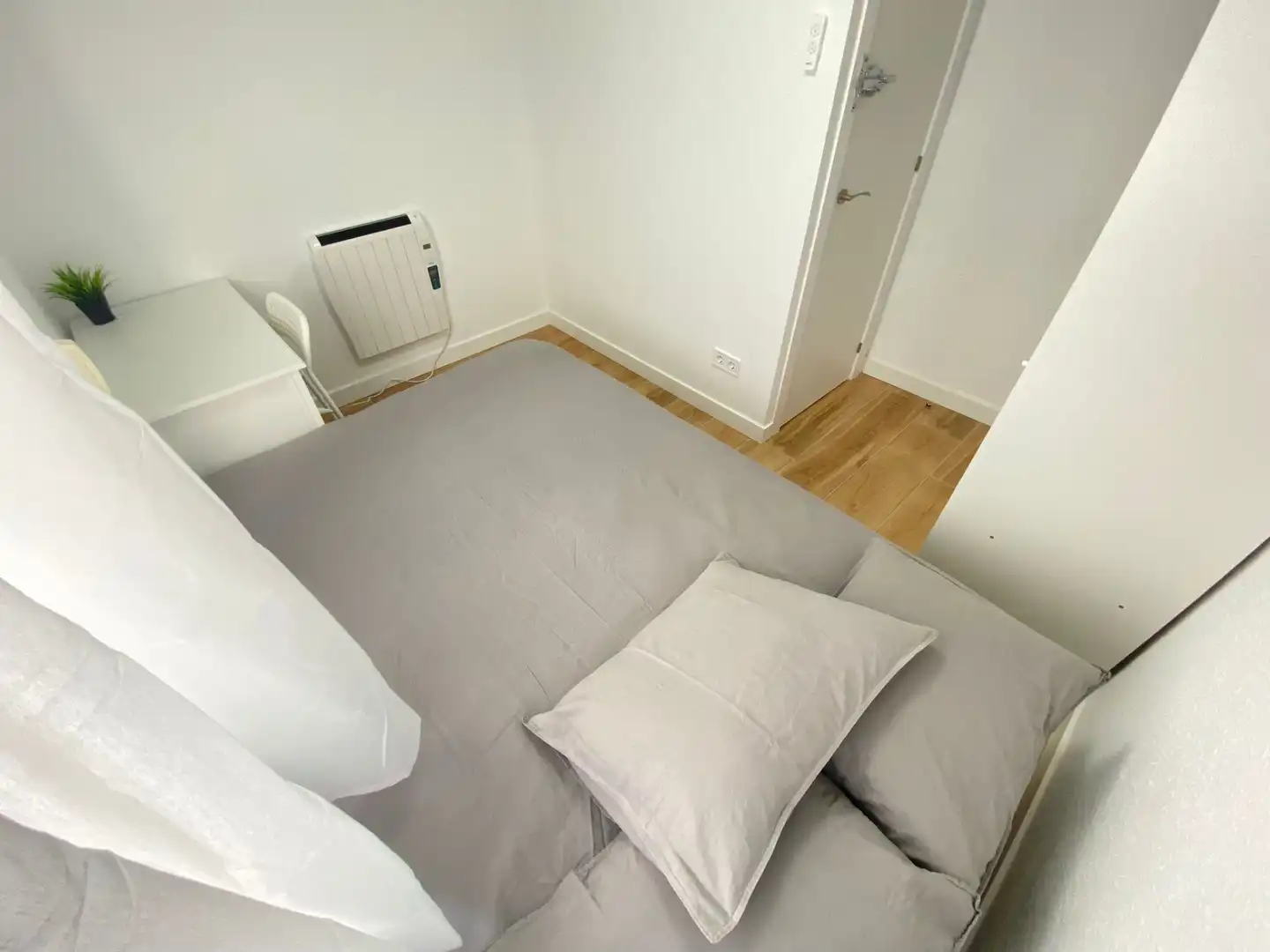 Room in Avenida de la Albufera, 143, Numancia