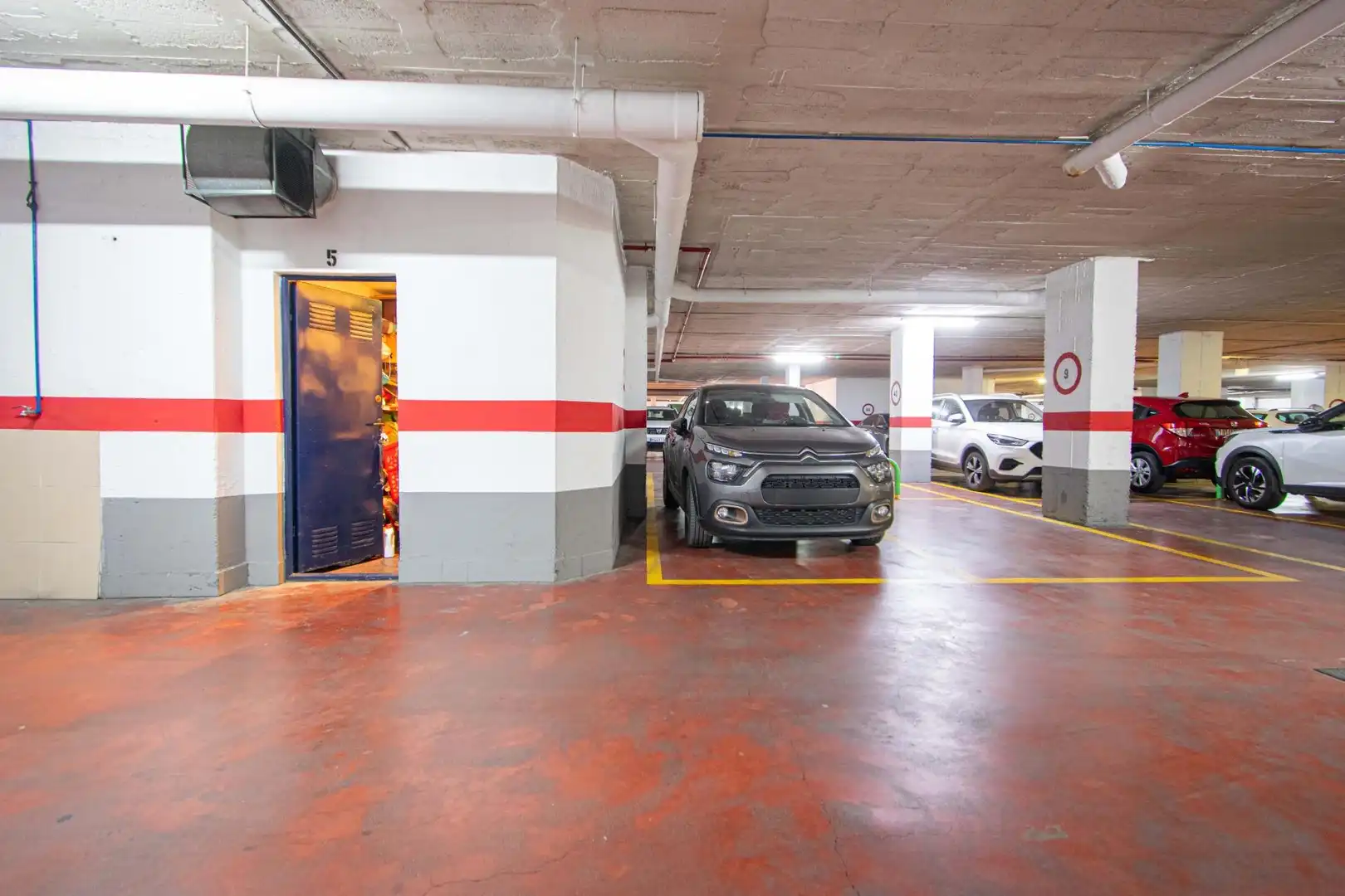 Parking de Piso en venta en Sevilla con Aire acondicionado, Terraza y Trastero