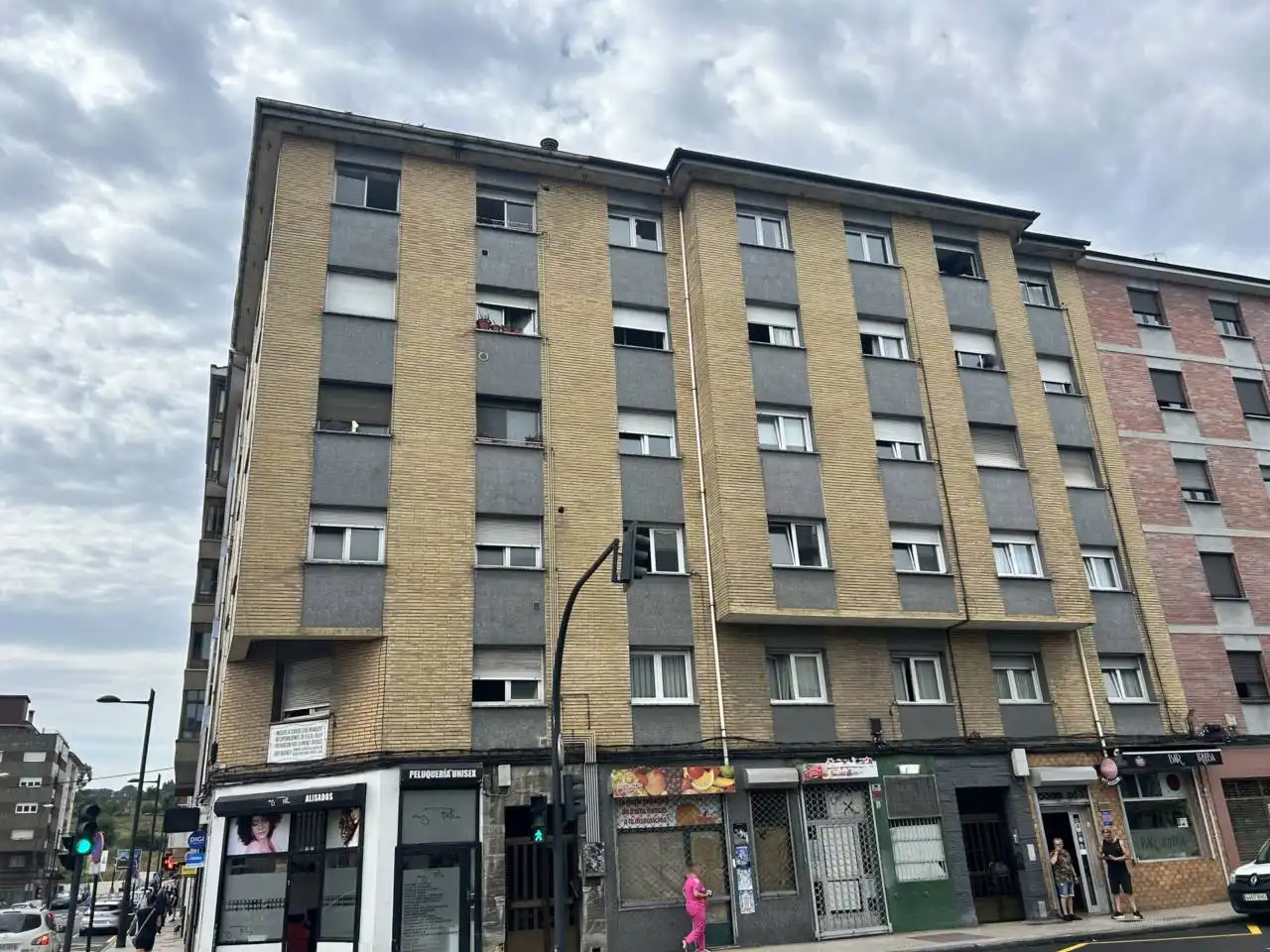 Vista exterior de Pis en venda en Oviedo  amb Calefacció i Moblat