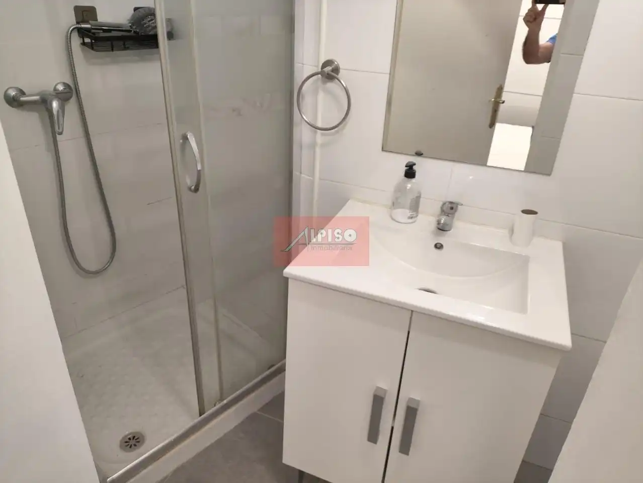 Bathroom of Apartments for rent in Ourense Capital   with Heating and Furnished