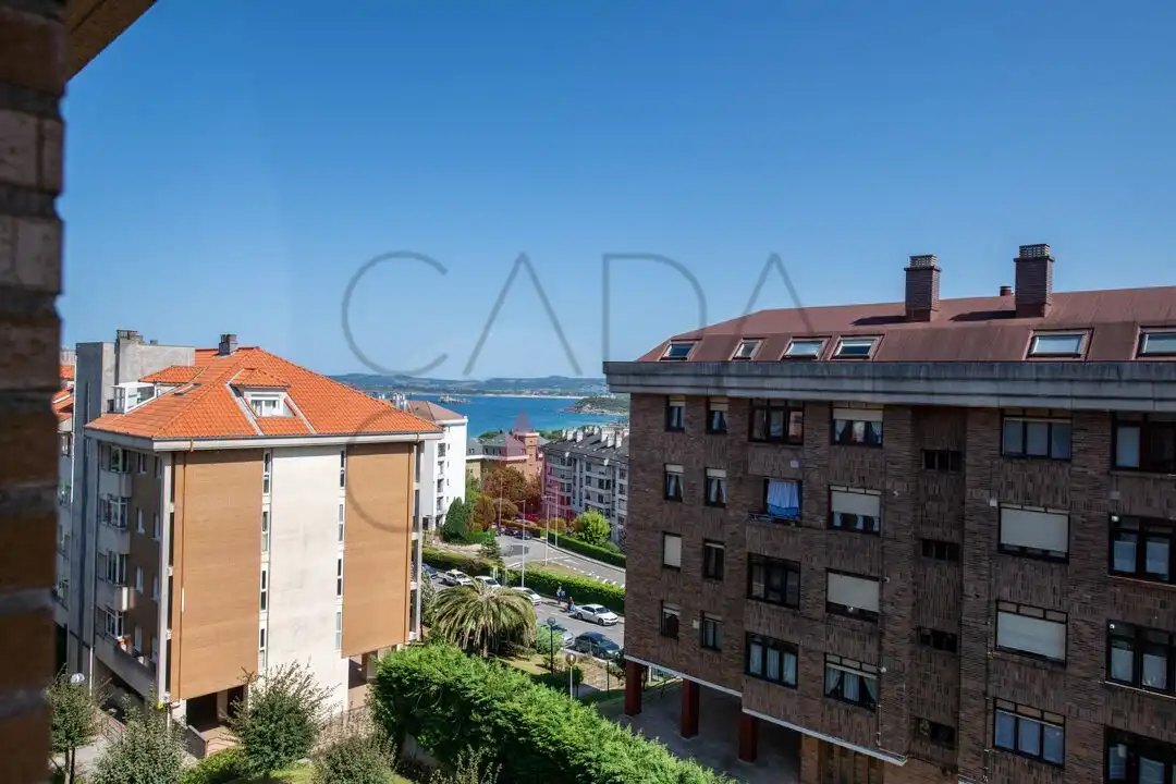 Vista exterior de Pis en venda en Santander amb Calefacció, Jardí privat i Terrassa