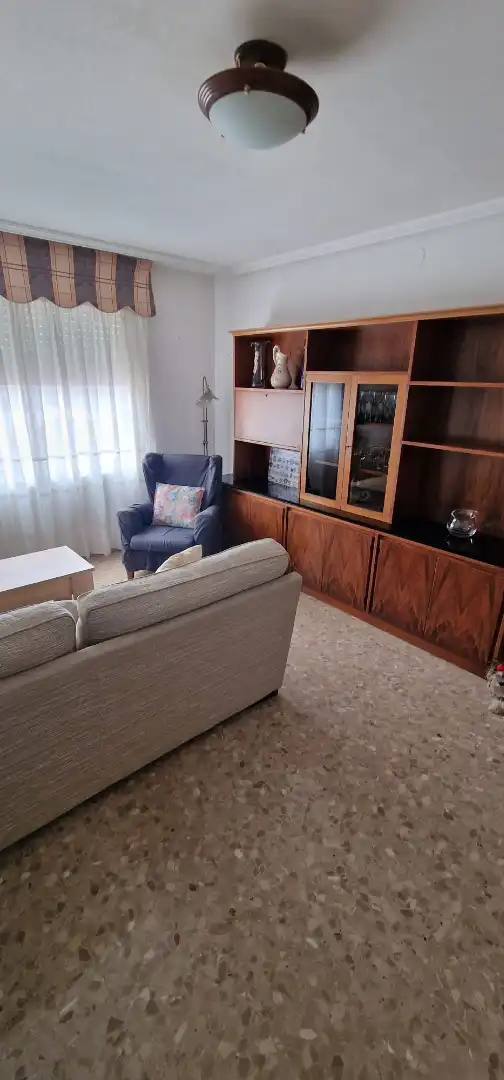 Study for rent in Ensanche - Parque del Oeste