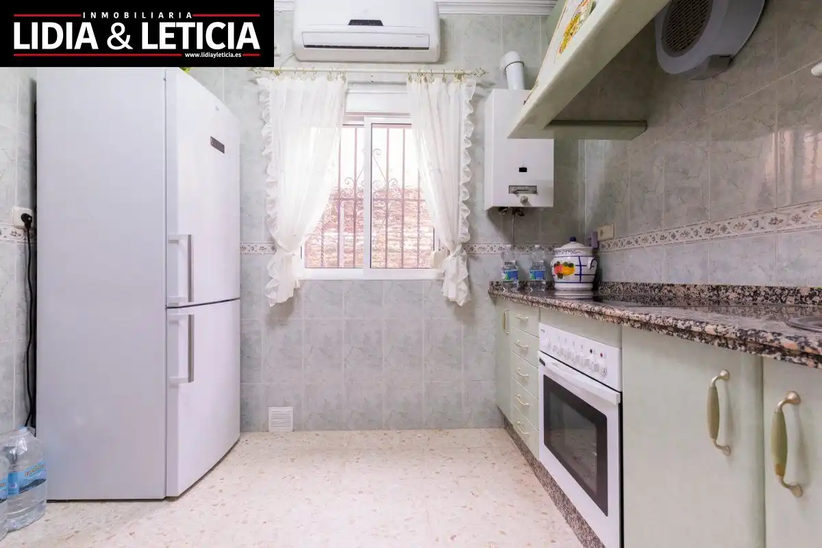Cocina de Casa o chalet en venta en Alcalá de Guadaira con Aire acondicionado, Calefacción y Jardín privado