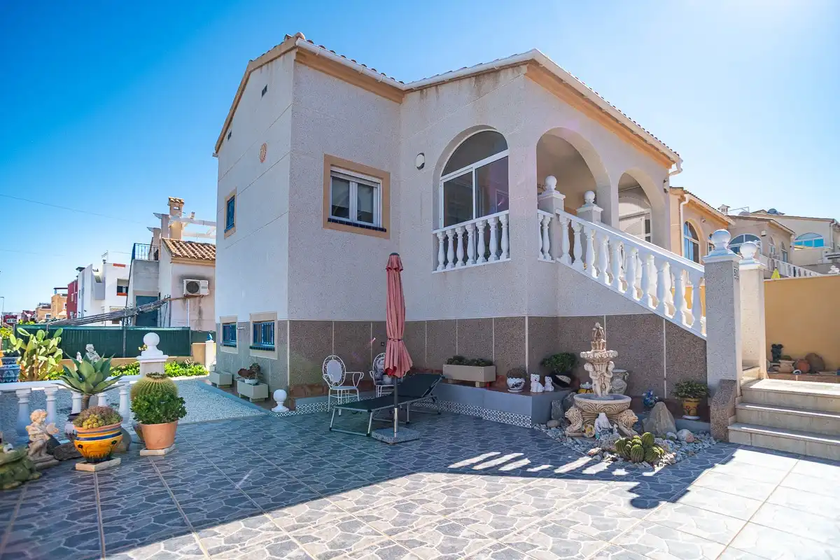 Vista exterior de Casa adosada en venta en Orihuela Costa