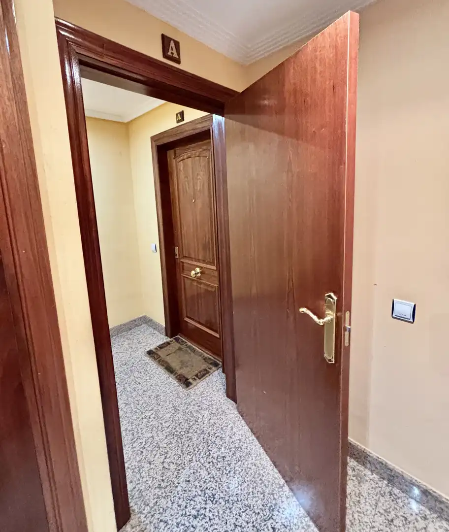 Piso en venta en Oviedo  con Calefacción, Jardín privado y Parquet