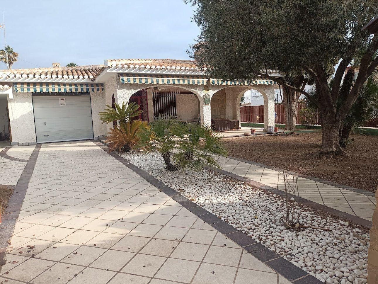 Exterior view of House or chalet for sale in Orihuela  with Private garden, Terrace and Swimming Pool
