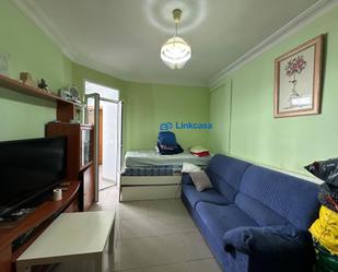 Living room of Flat for sale in  Madrid Capital  with Heating, Private garden and Terrace