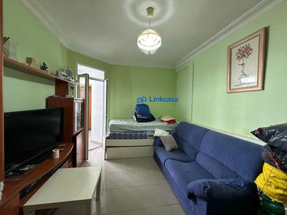 Living room of Flat for sale in  Madrid Capital  with Heating, Private garden and Terrace