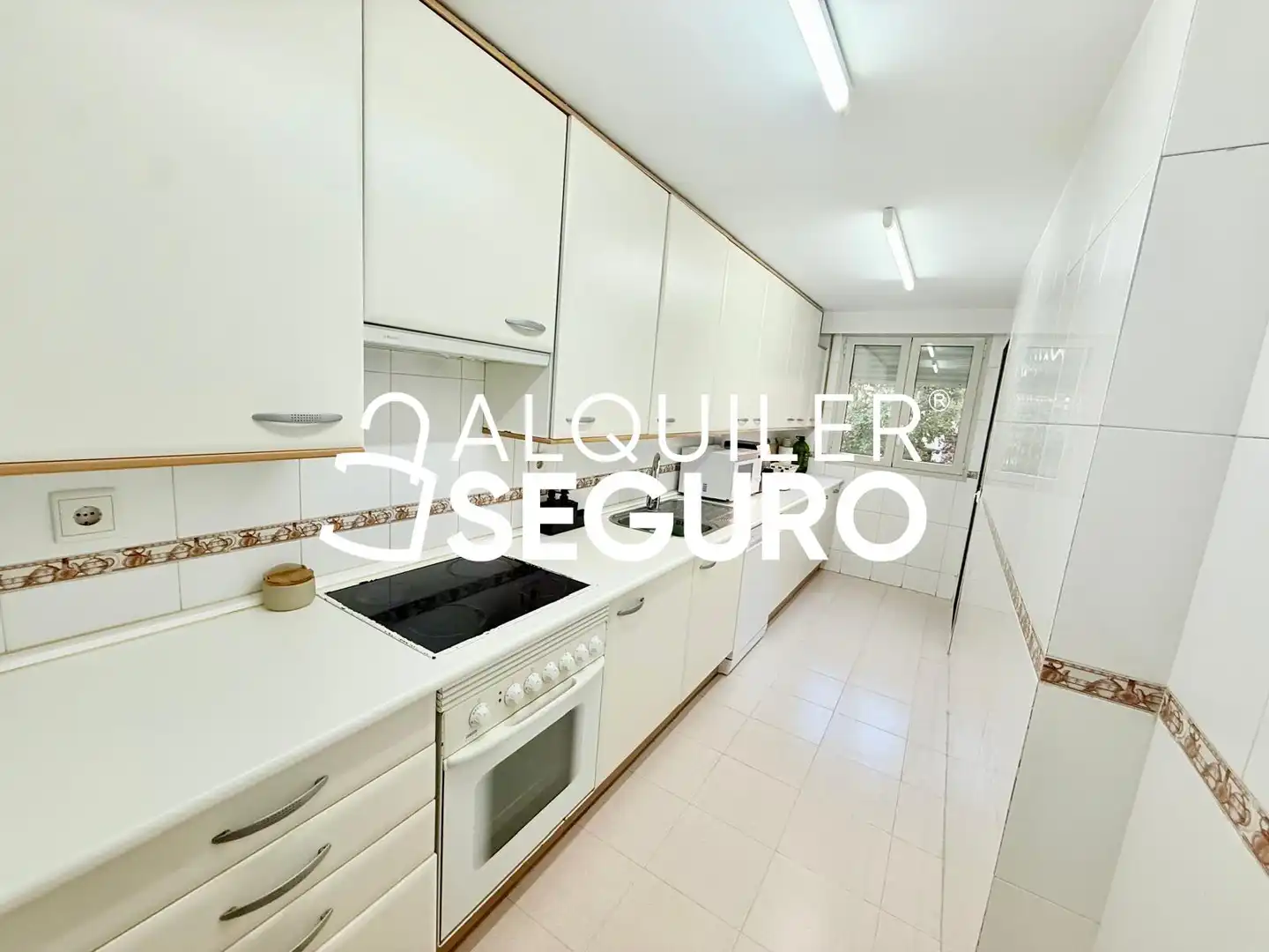 Kitchen of Flat for rent in Madrid  with Air Conditioner and Heating