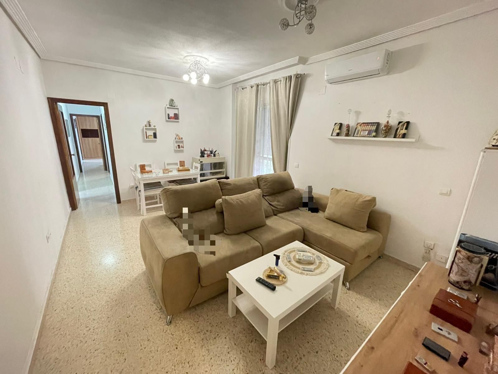 Living room of Flat for sale in  Sevilla Capital  with Air Conditioner, Heating and Balcony