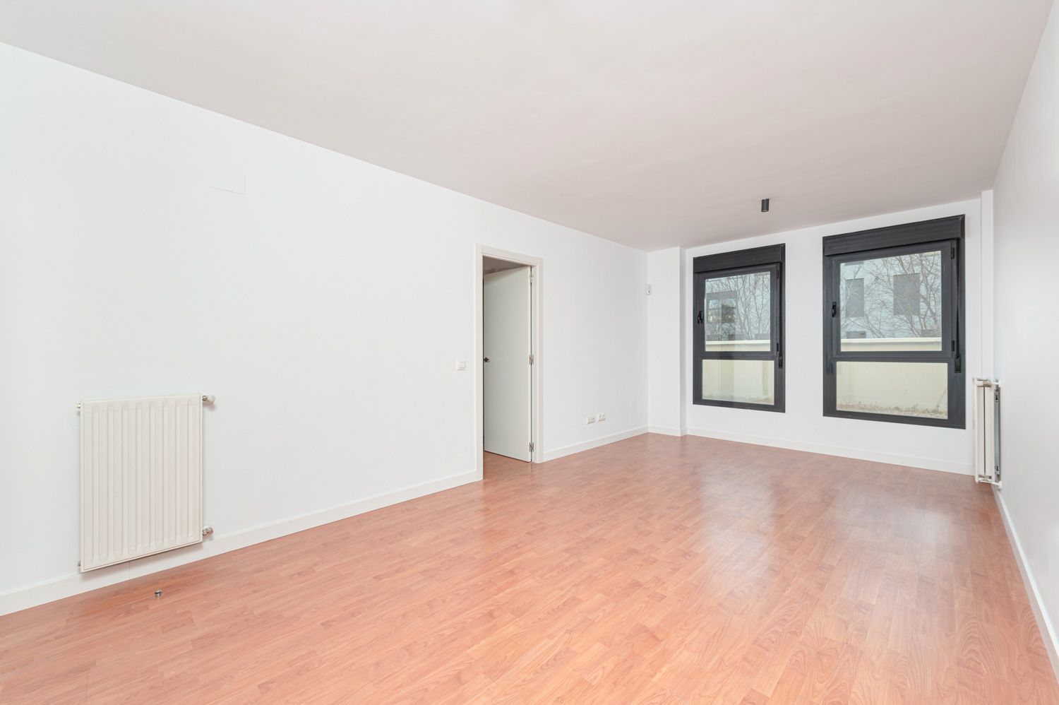 Living room of Flat for sale in Torrejón de Ardoz  with Parquet flooring and Storage room