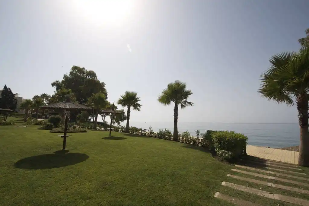 Jardí de Apartament de lloguer en Estepona amb Aire condicionat, Calefacció i Jardí privat