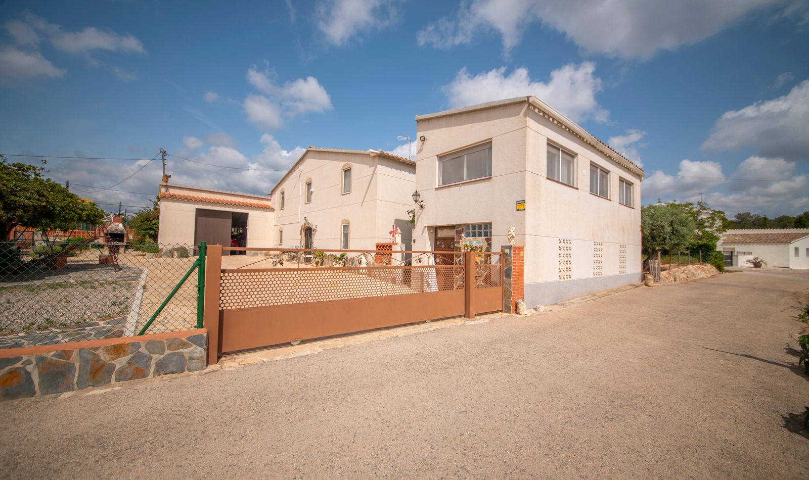 Vista exterior de Casa o xalet en venda en Castellví de la Marca amb Aire condicionat, Calefacció i Jardí privat