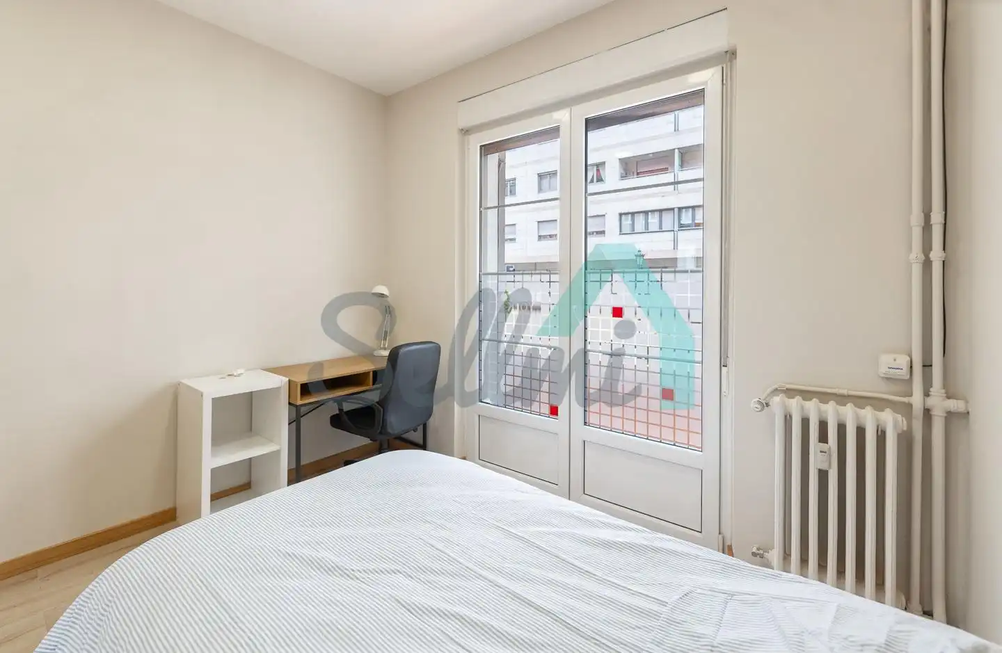 Habitación de Piso de alquiler en Oviedo  con Calefacción, Terraza y Amueblado