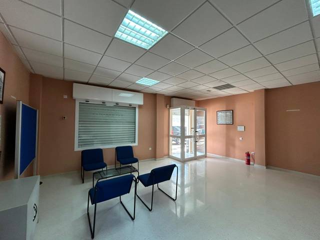 Local comercial en Alquiler en Avenida de Andalucía en Alcalá del Río