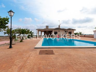 Casa rústica amb piscina en venda a Los Montesinos
