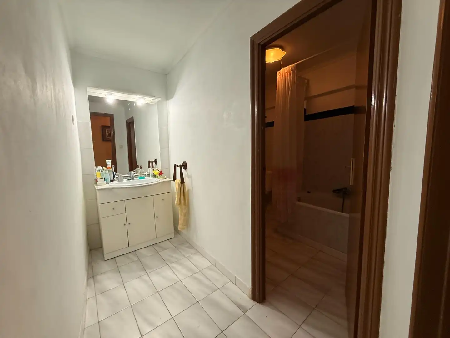 Badezimmer von Einfamilien-Reihenhaus zum Verkauf in Rasines mit Privatgarten, Terrasse und Abstellraum