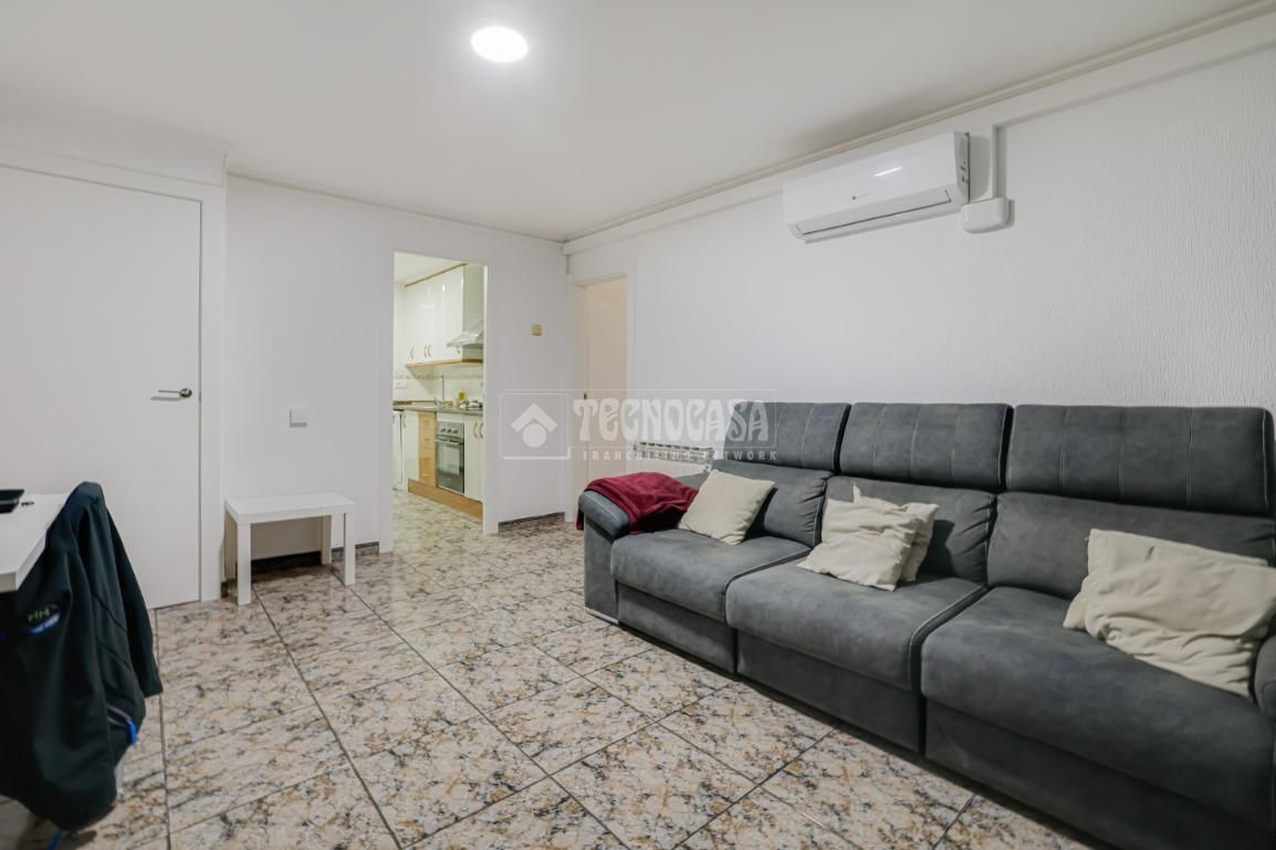 Sala d'estar de Pis en venda en L'Hospitalet de Llobregat amb Balcó