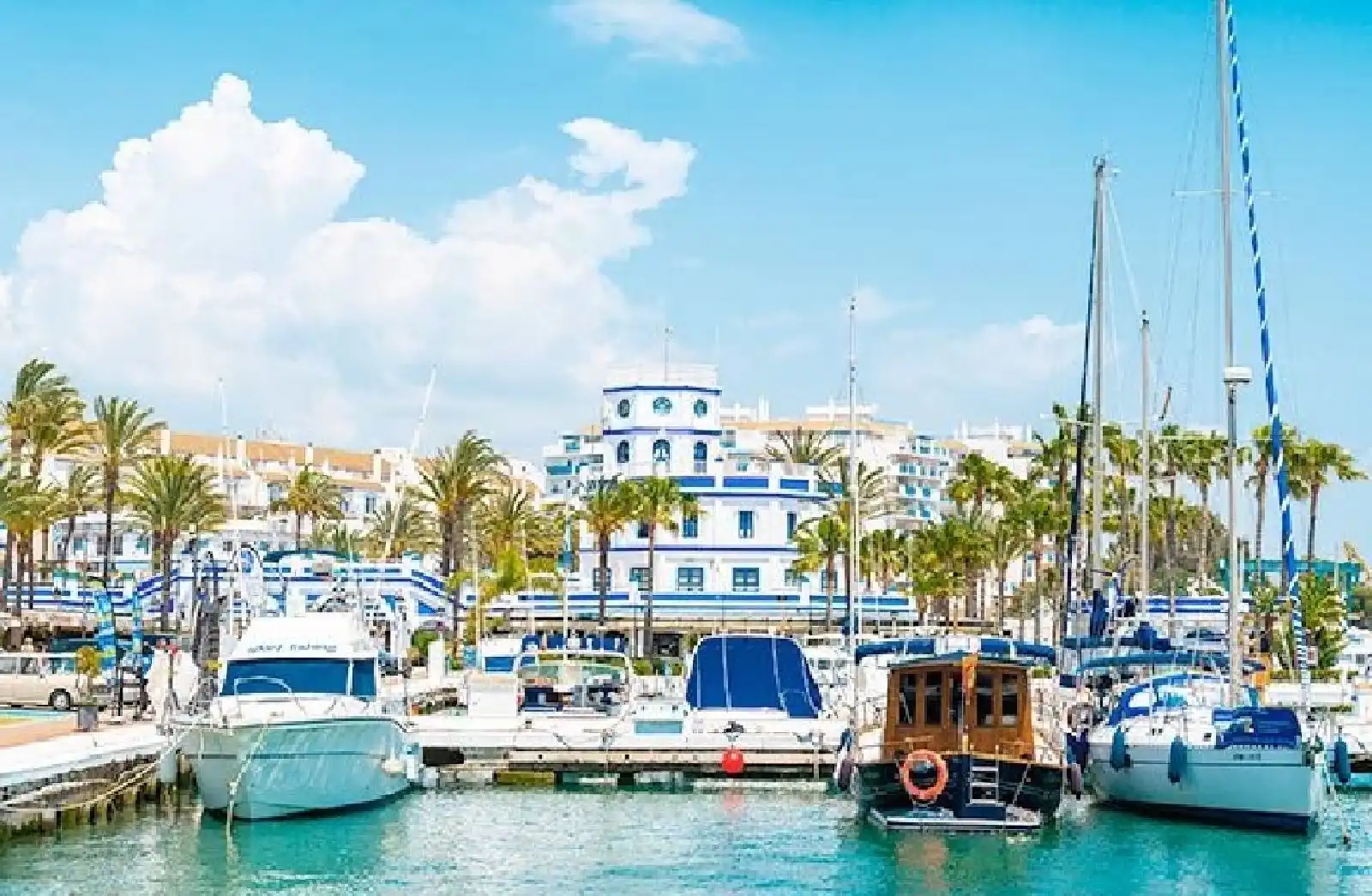 Exterior view of Ground floor for sale in Estepona  with Air Conditioner, Terrace and Swimming Pool