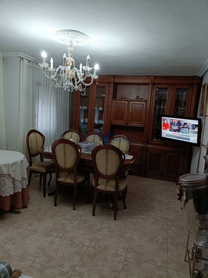 Menjador de Apartament en venda en Ourense Capital  amb Calefacció i Moblat