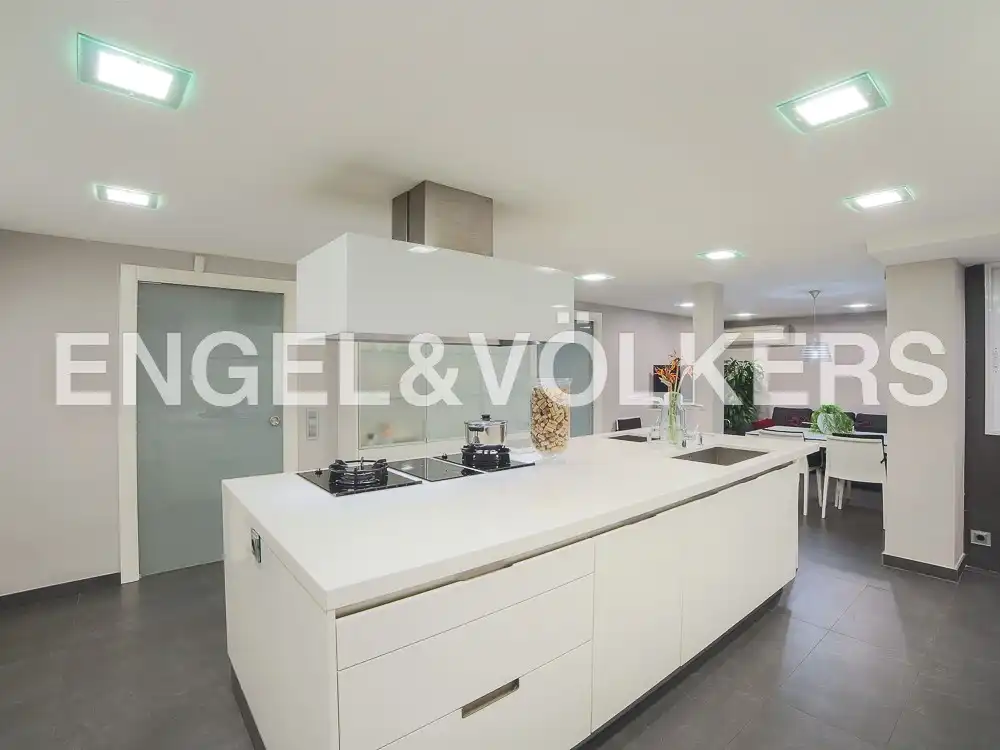 Kitchen of Flat for sale in Valencia  with Air Conditioner, Heating and Terrace