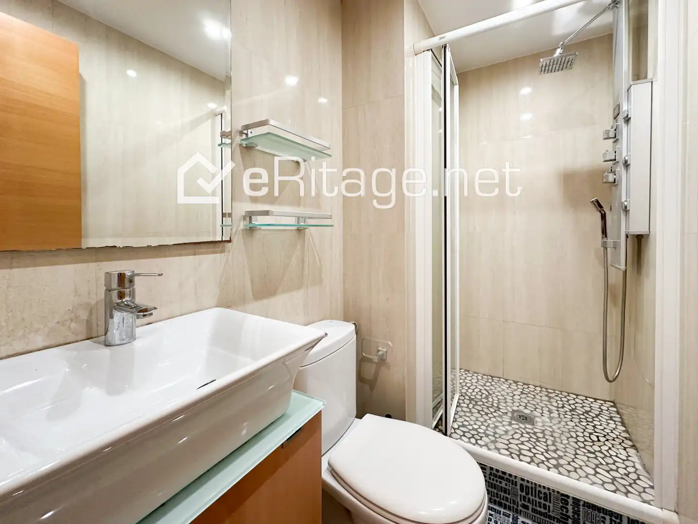 Baño de Piso en venta en L'Hospitalet de Llobregat con Aire acondicionado, Calefacción y Parquet
