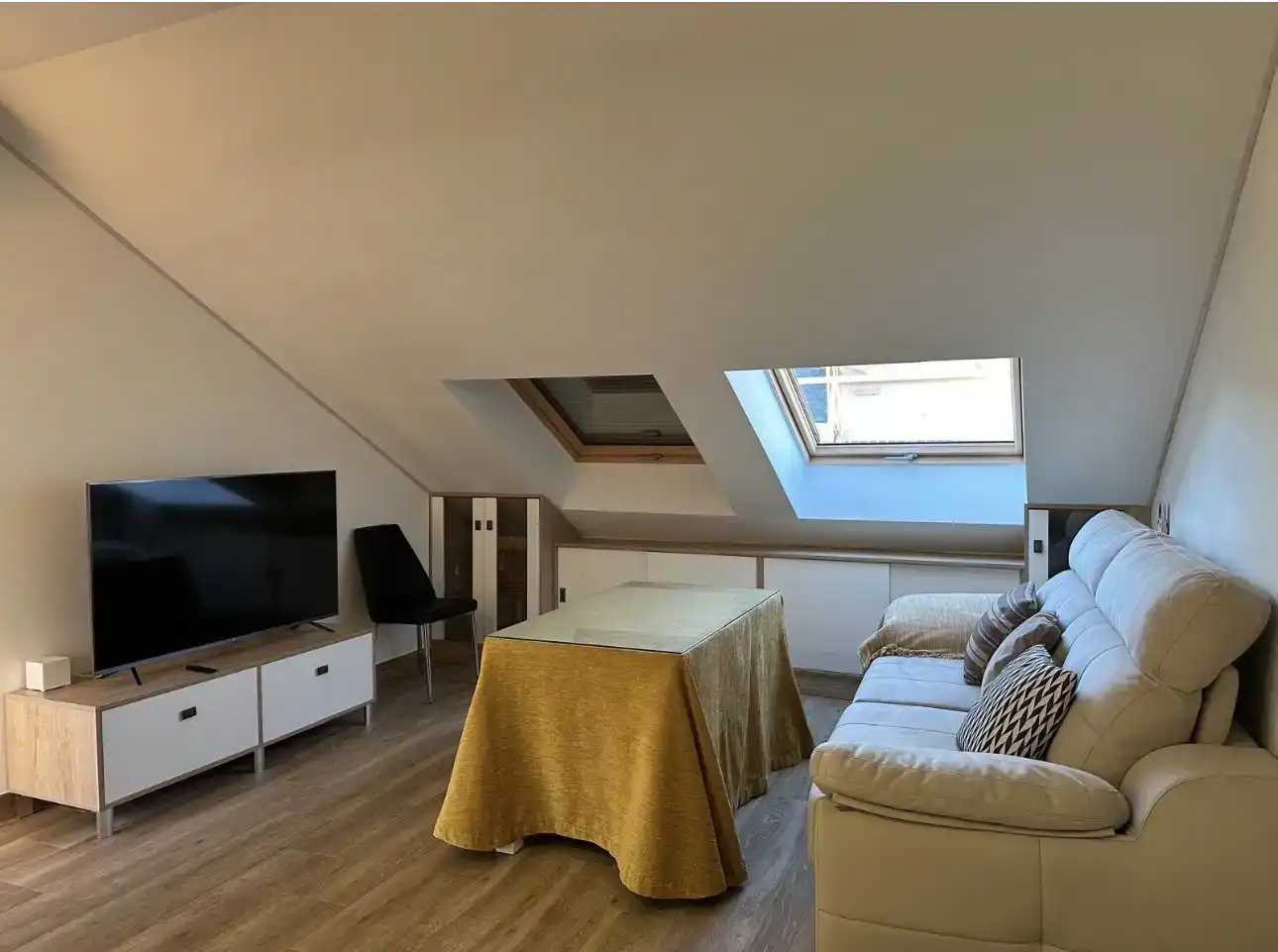 Sala d'estar de Àtic de lloguer en Valdepeñas de Jaén, Jaén