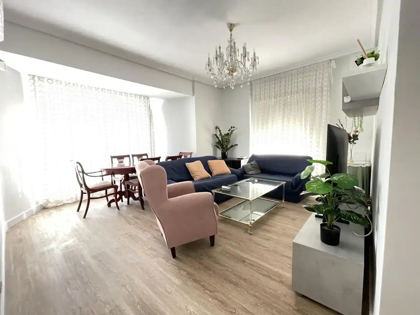 Living room of Flat for share in  Logroño  with Air Conditioner, Parquet flooring and Furnished