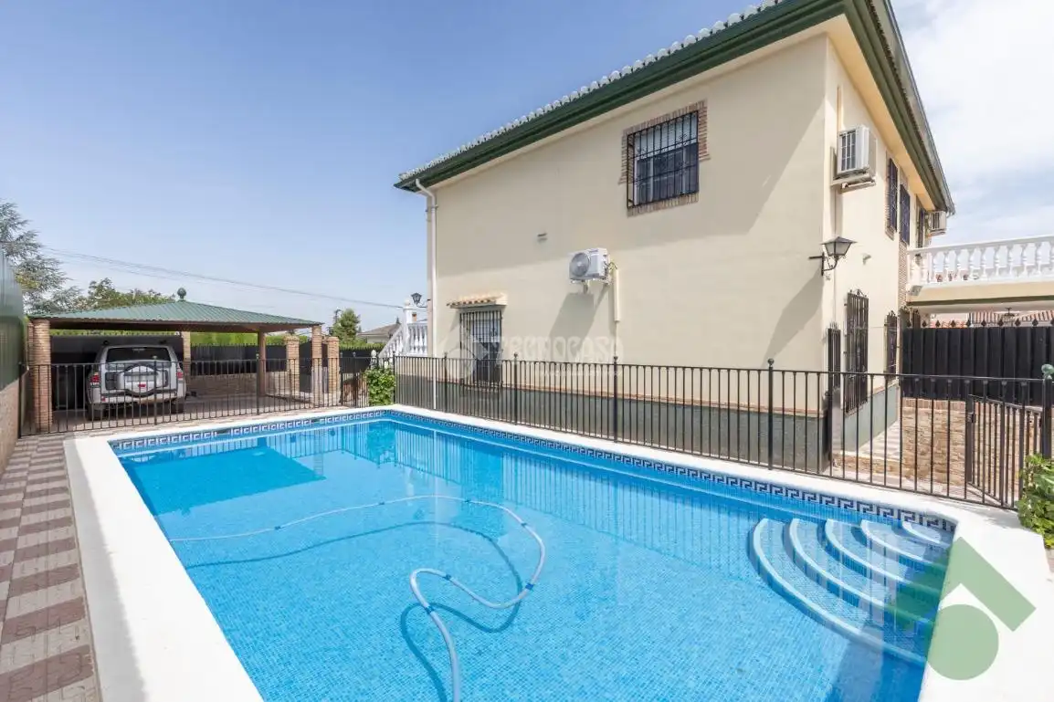 Casa con terraza en venta en Gójar