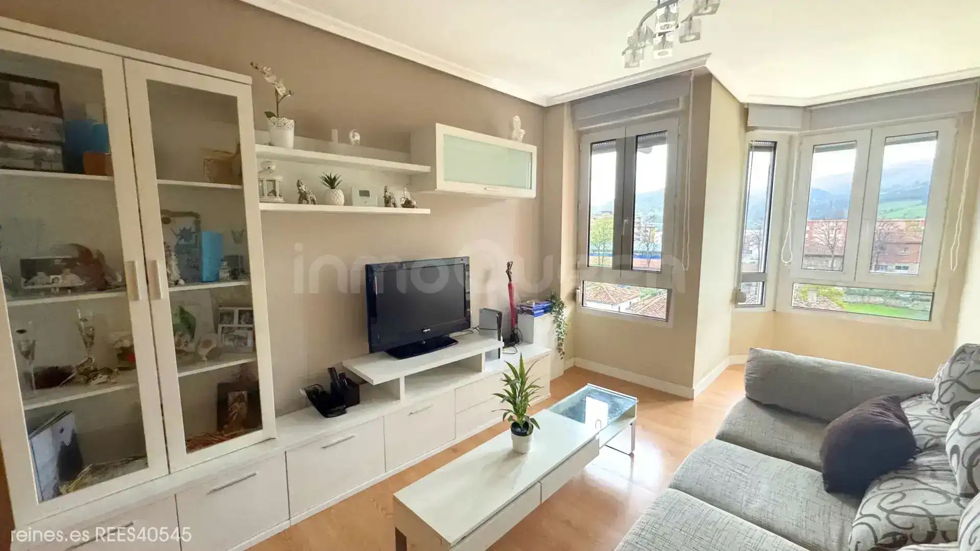Living room of Flat for sale in Los Corrales de Buelna   with Heating and Furnished