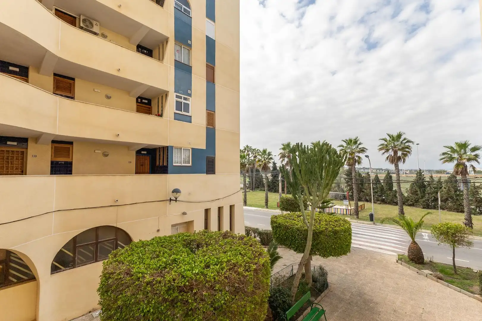 Vista exterior de Apartament en venda en Torrevieja amb Terrassa, Balcó i Piscina comunitària