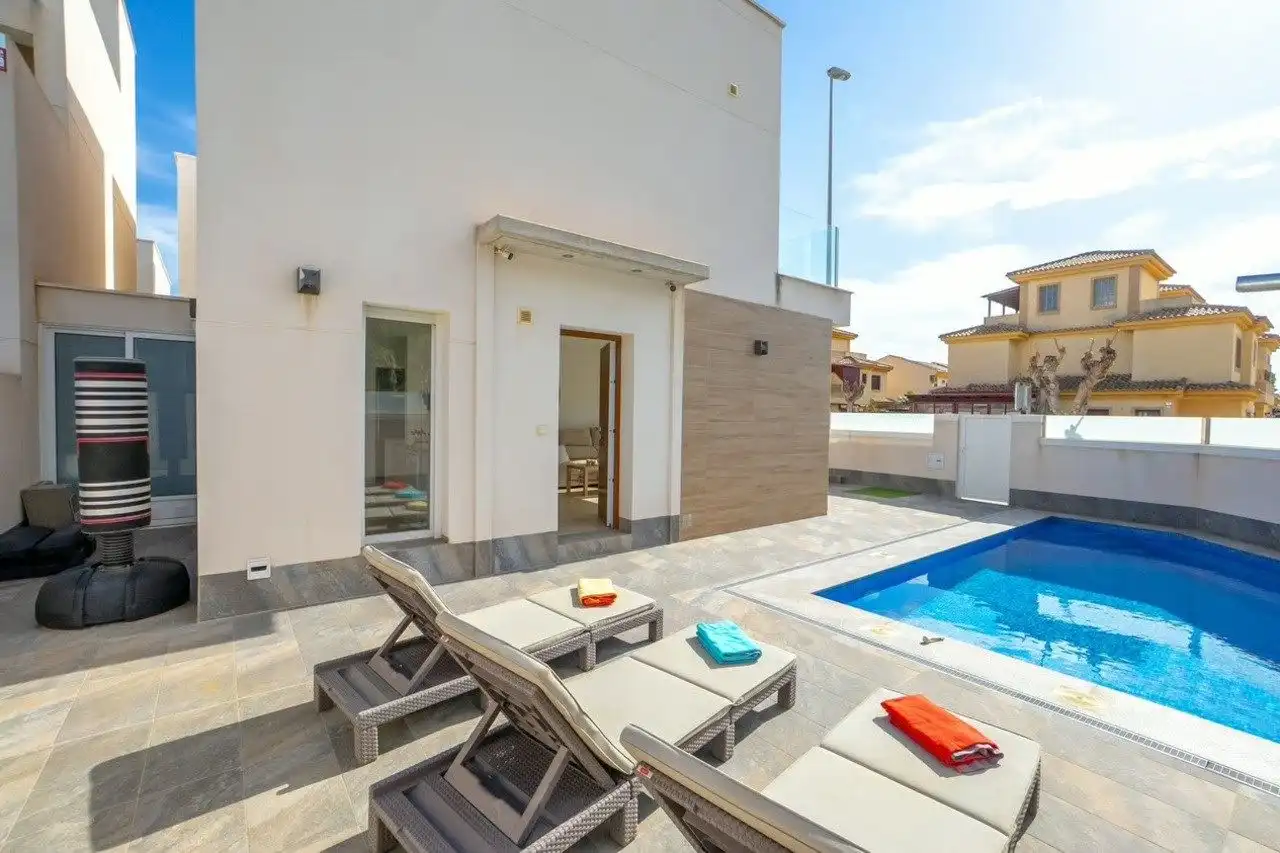 Chalet con piscina en venta en Pilar de la Horadada ciudad, imagen 2