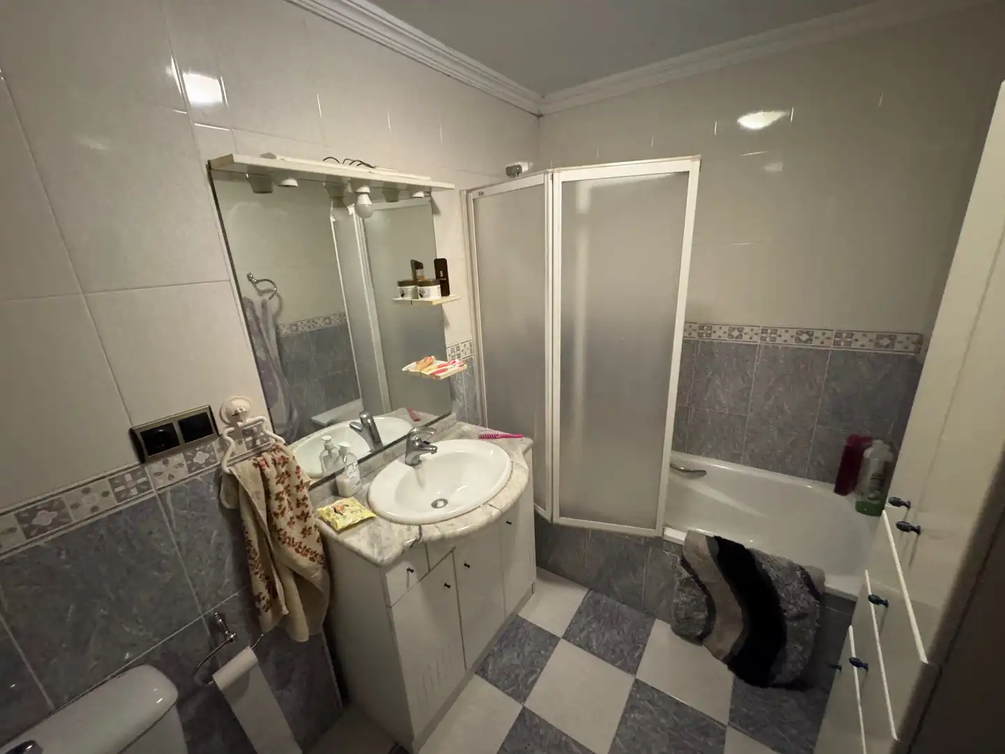 Bathroom of Flat for sale in Nava del Rey  with Heating, Furnished and Oven