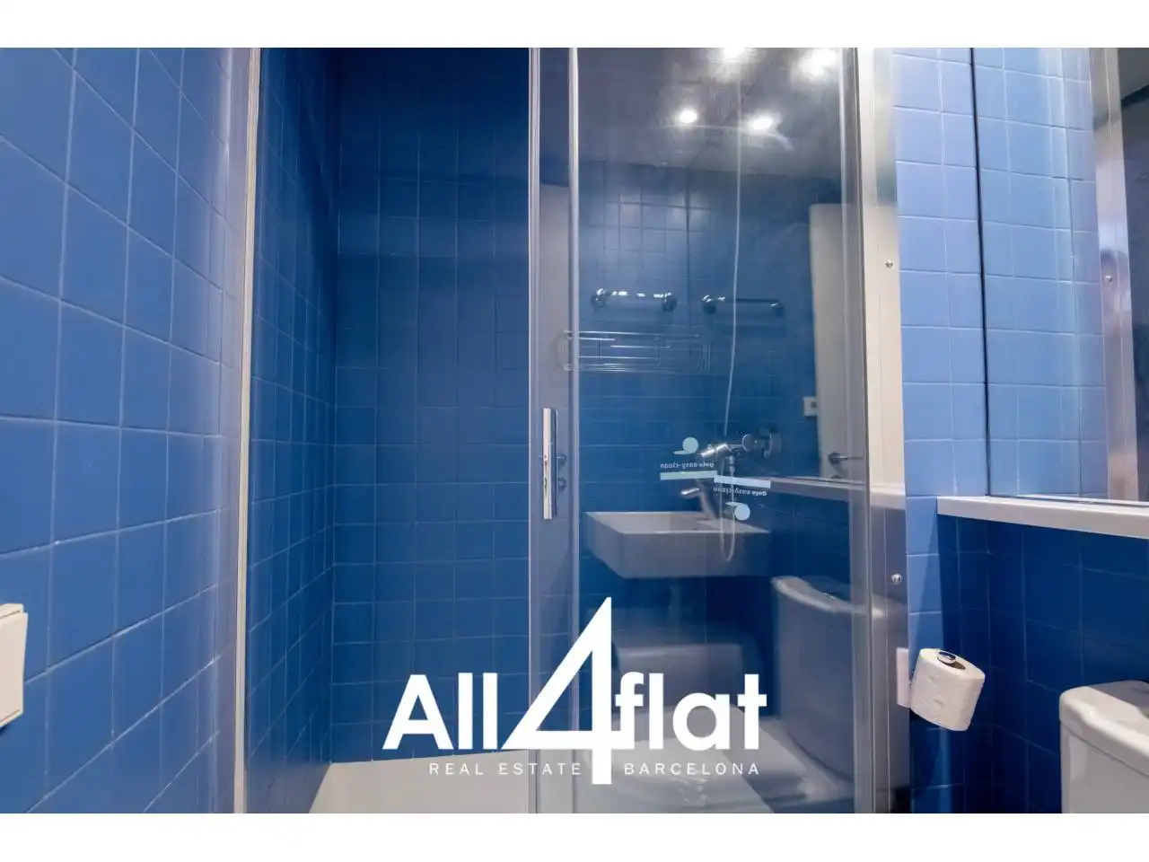 Baño de Piso de alquiler en Barcelona con Aire acondicionado, Parquet y Amueblado