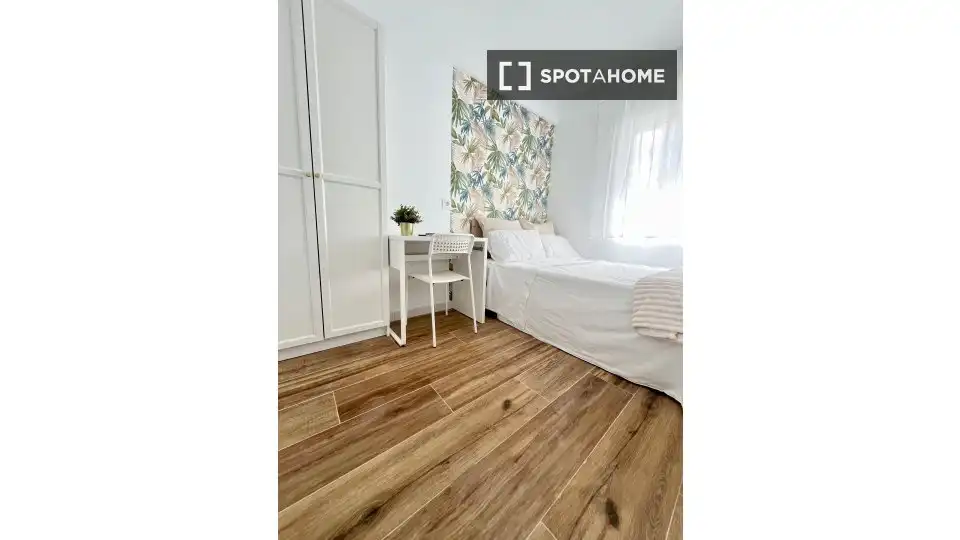 Bedroom of Flat for rent in Sevilla  with Air Conditioner, Heating and Furnished
