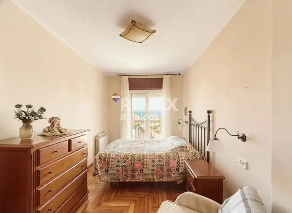 Dormitori de Casa o xalet en venda en Nigrán amb Calefacció, Jardí privat i Parquet