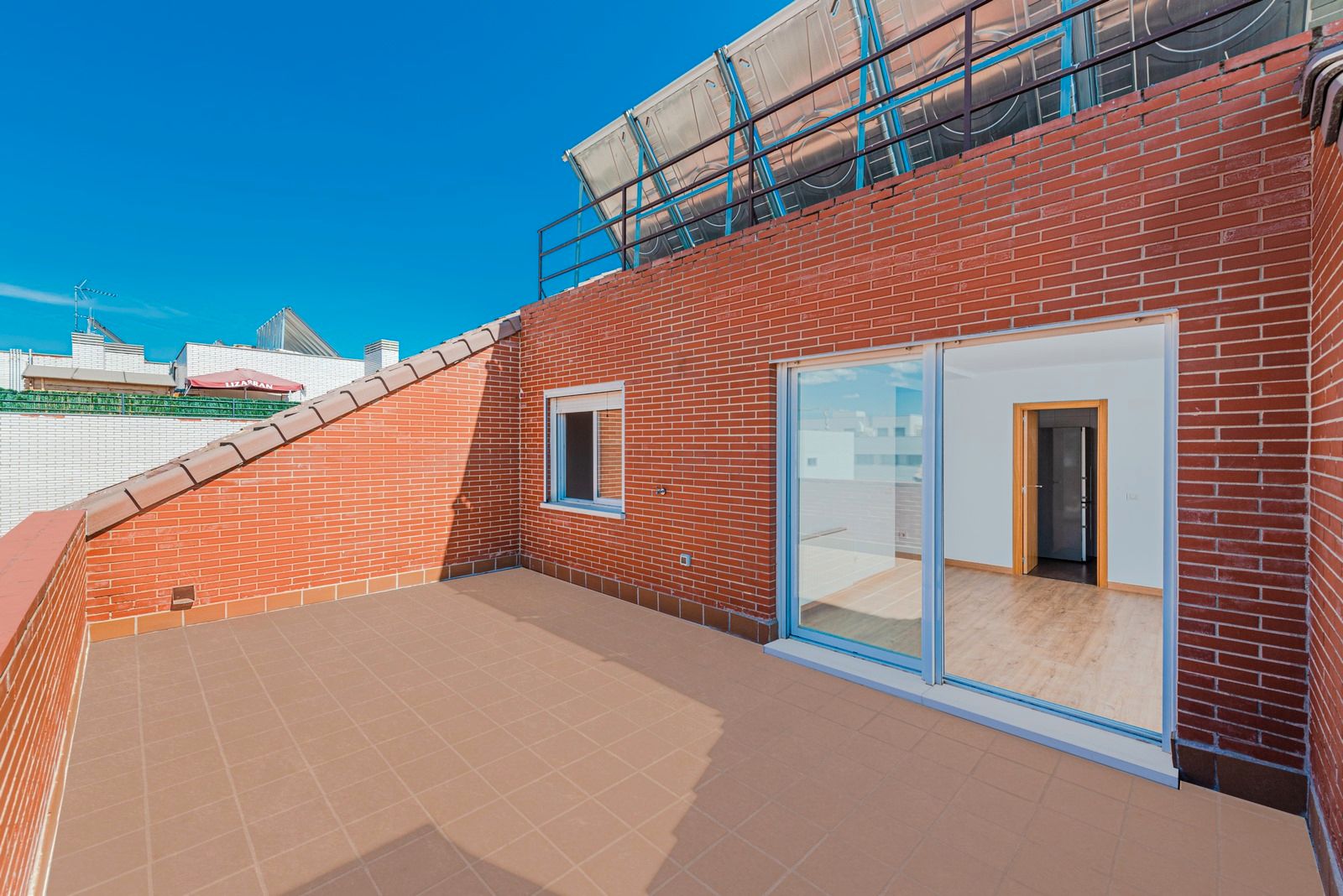 Vista exterior de Pis de lloguer en Colmenar Viejo amb Parquet, Terrassa i Traster