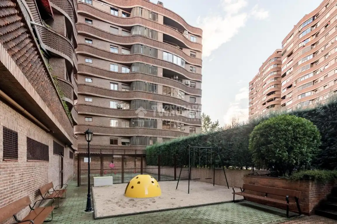 Vista exterior de Piso en venta en Madrid con Calefacción y Terraza