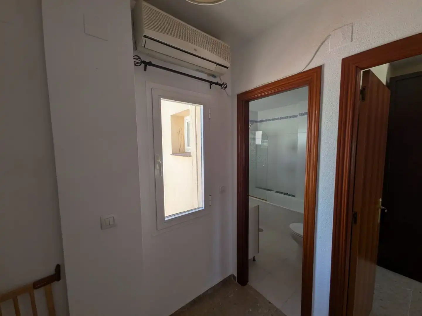 Bany de Casa adosada en venda en Benacazón amb Aire condicionat i Balcó