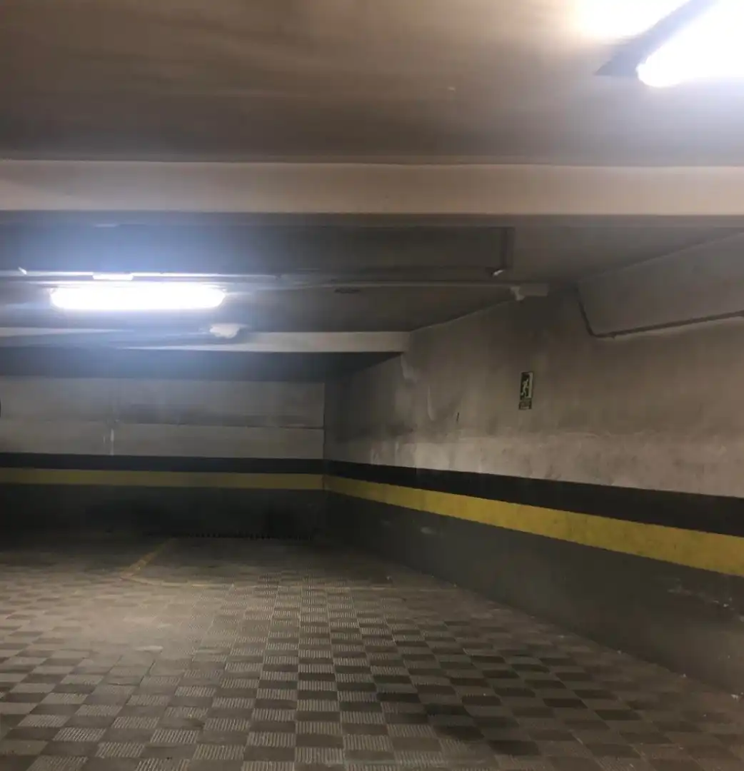 Parkplatz von Garage zur Miete in Madrid
