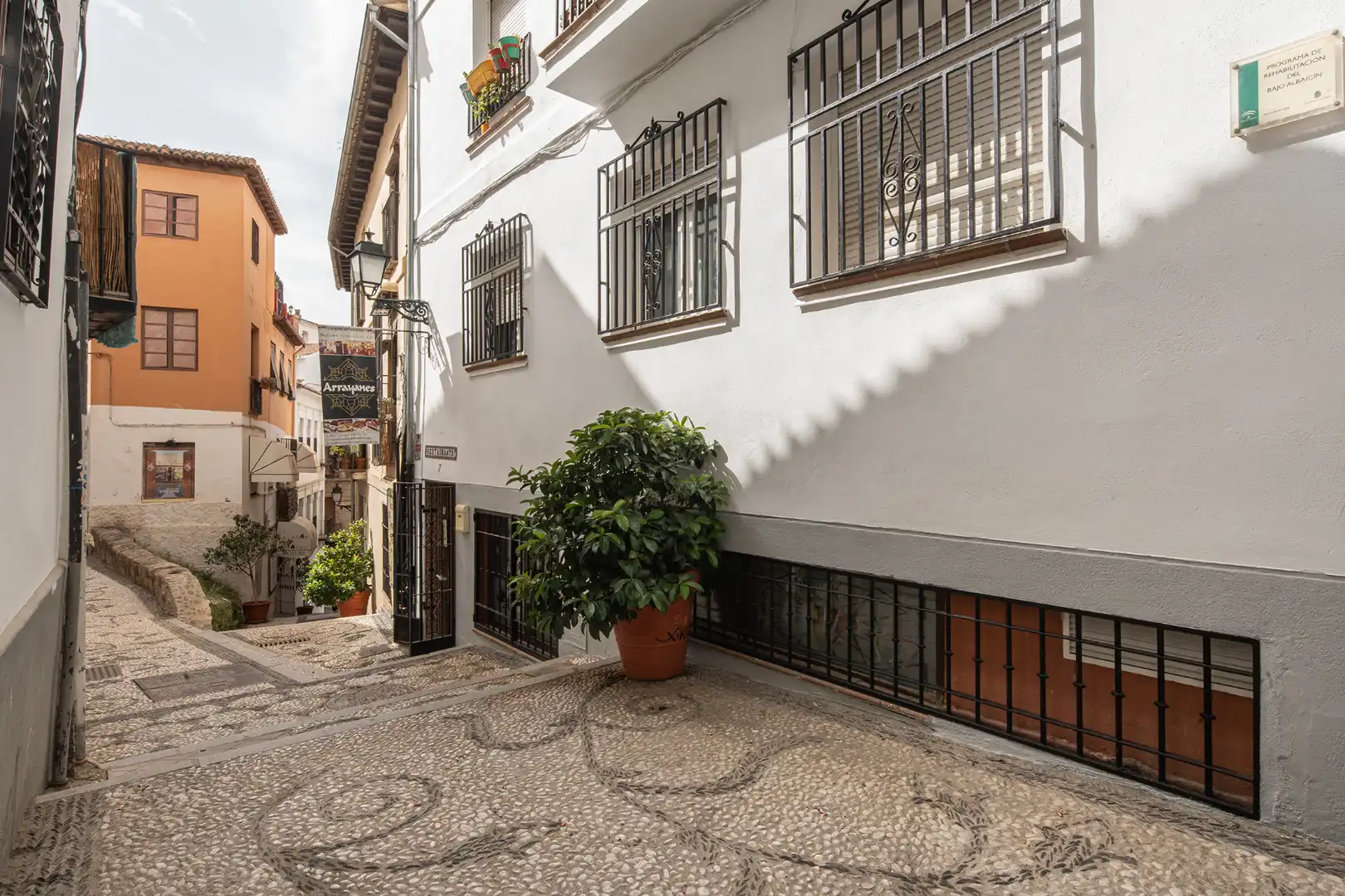 Vista exterior de Local en venda en Granada amb Aire condicionat, Calefacció i Moblat
