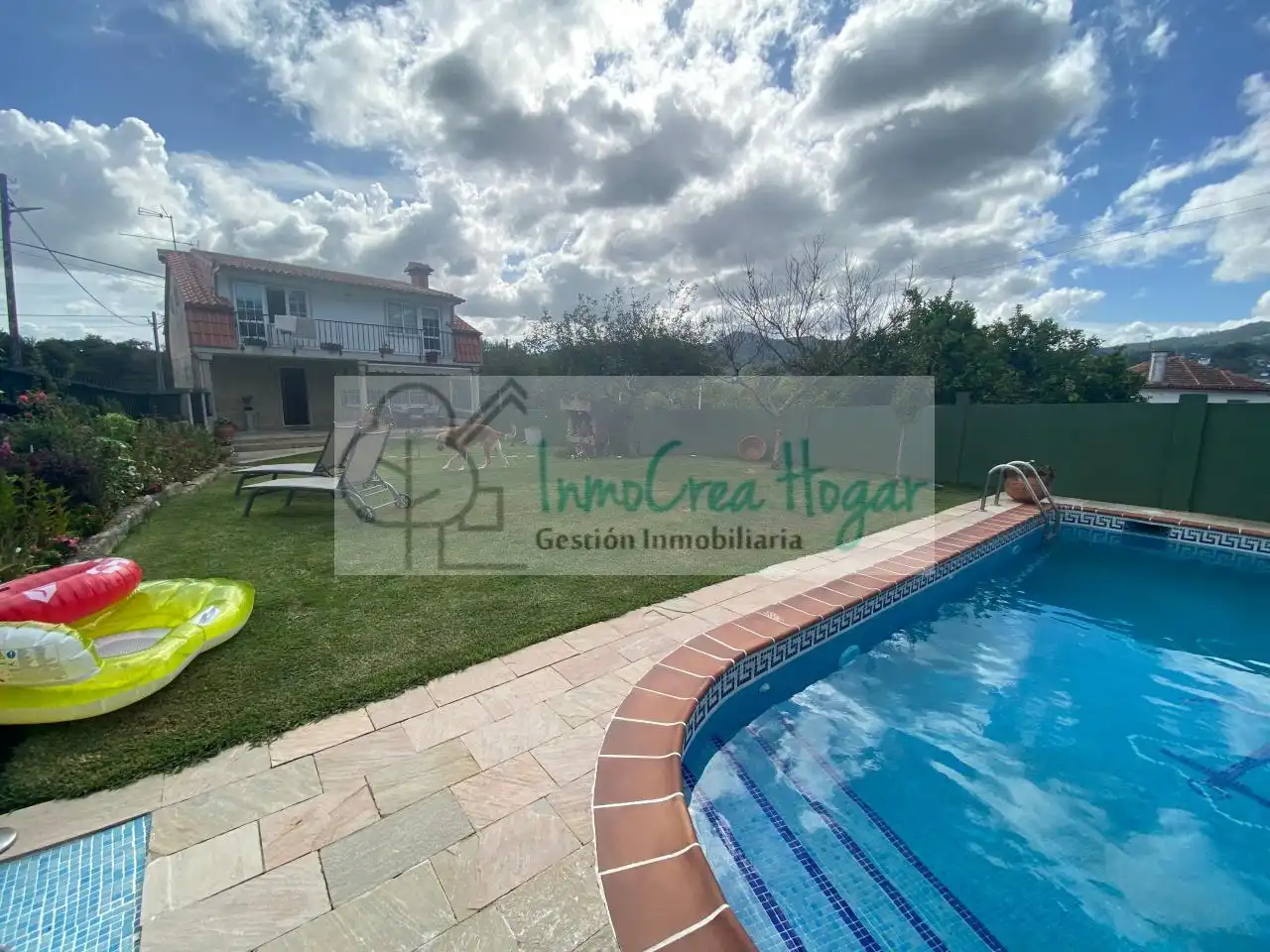 Piscina de Casa o xalet en venda en Vigo  amb Calefacció, Jardí privat i Terrassa