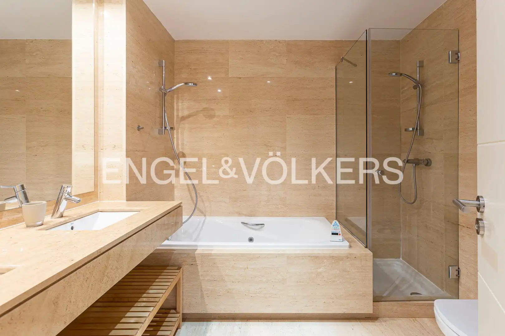 Baño de Ático de alquiler en Zona Monte El Pilar